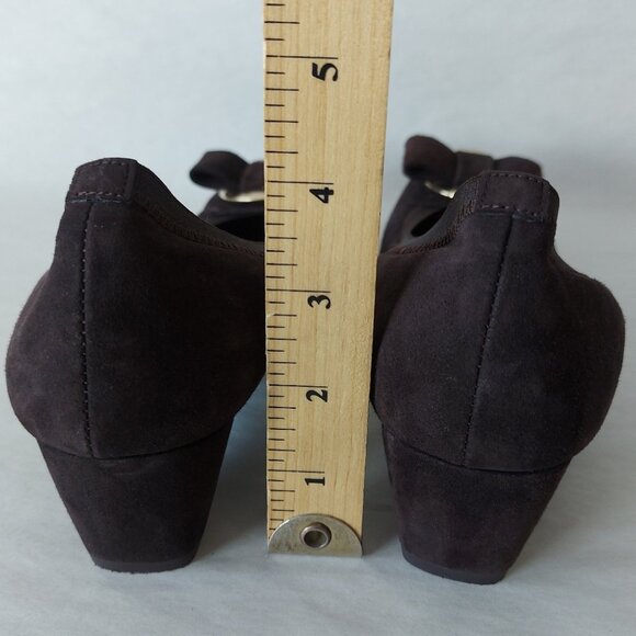 Stuart Weitzman Beaudelair Suede Pump Size 8 Hidden Wedge Bow Low Heel Slip-on - Picture 9 of 13